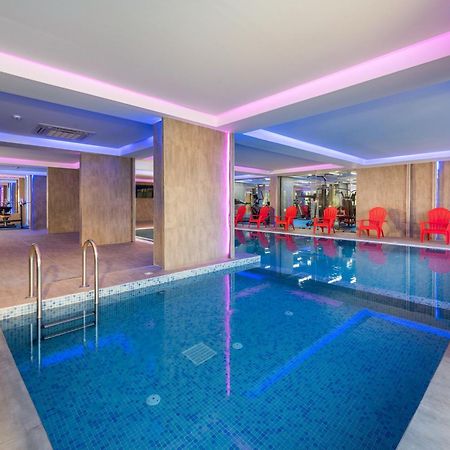 Blue Inn Boutique Abha Dış mekan fotoğraf The swimming pool at the hotel