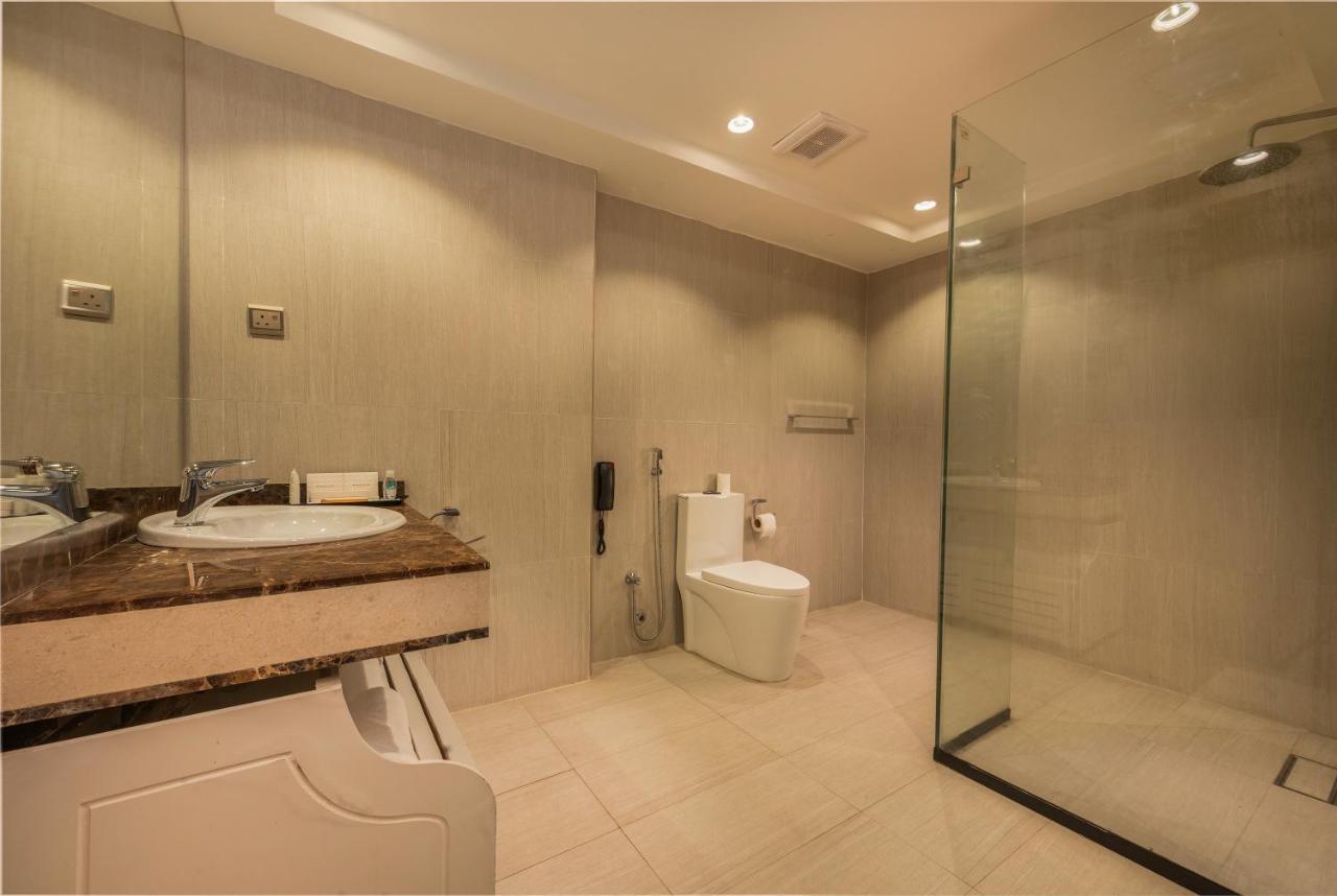 Blue Inn Boutique Abha Dış mekan fotoğraf A modern bathroom