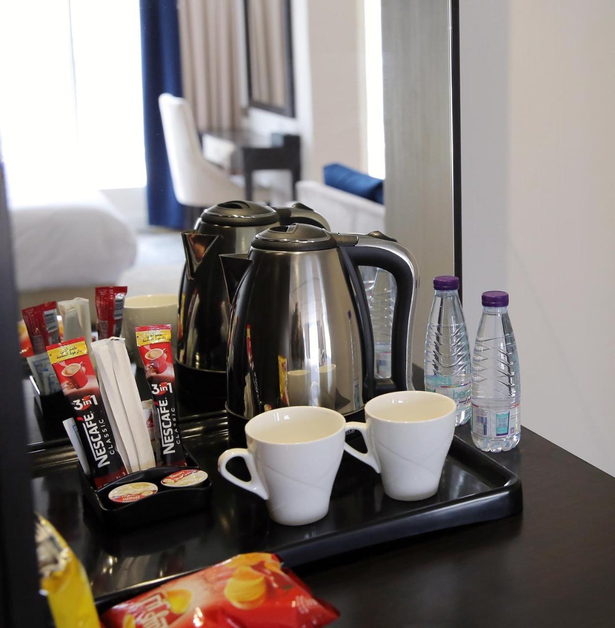 Blue Inn Boutique Abha Dış mekan fotoğraf A tea and coffee tray in a hotel room